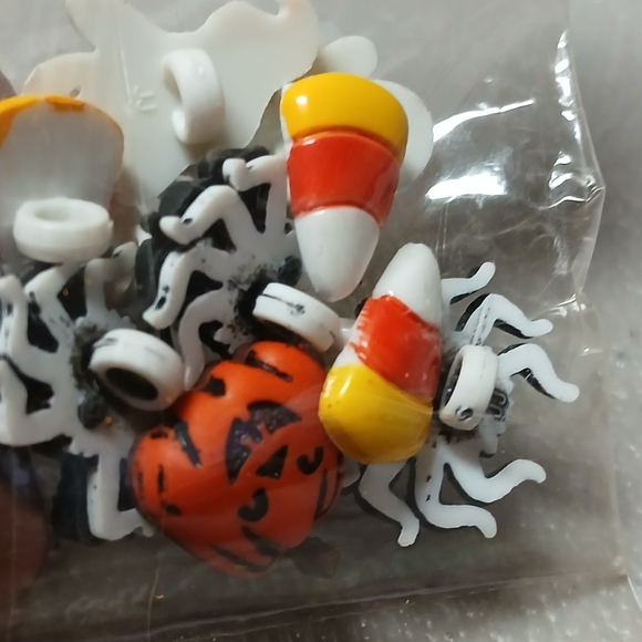 Dress It Up by Jesse James Halloween Shirt Button Set Spider Ghost Pumpkin Candy - Picture 8 of 9